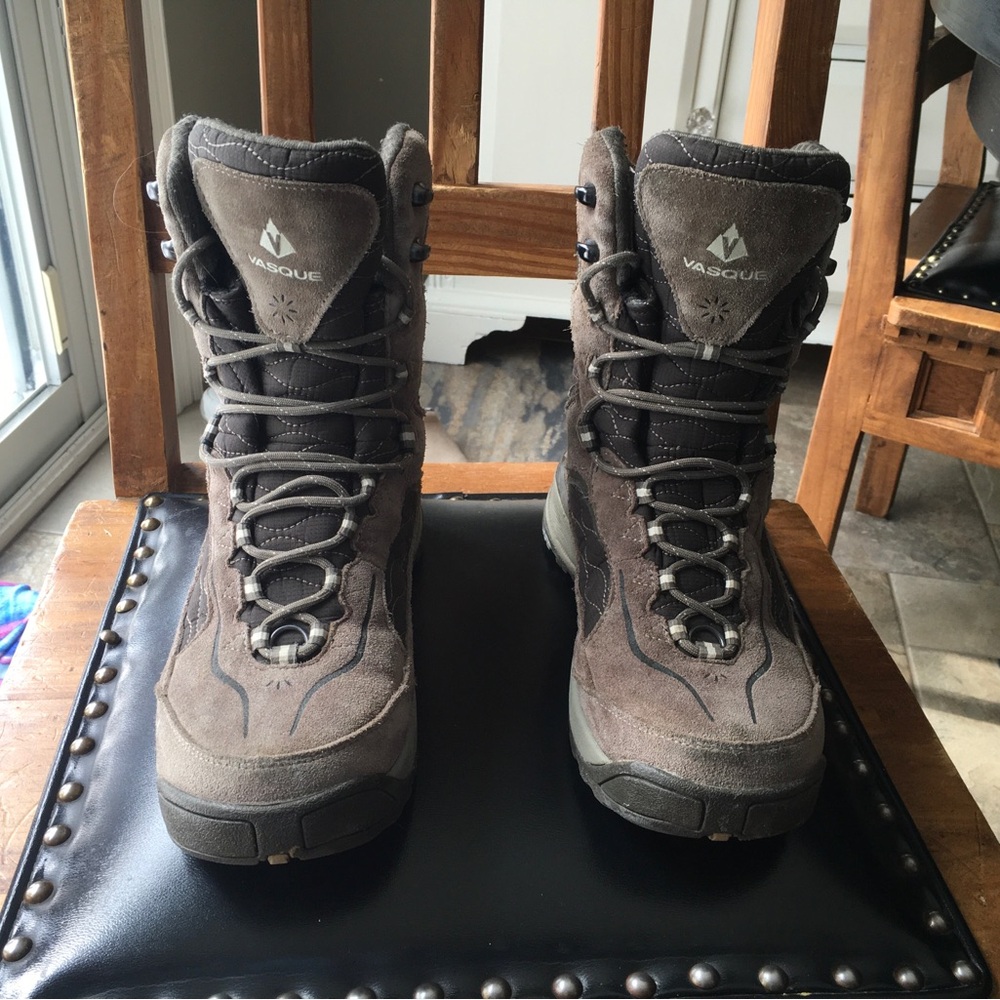 Womens sz 39, or 8-8.5 Vasque winter boot